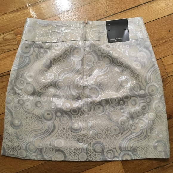 Beautiful silver/white mini skirt Banana Republic - Picture 3 of 7